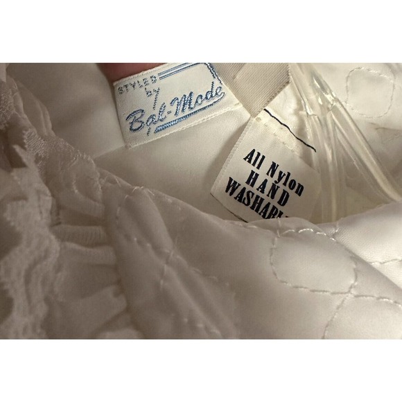 Vintage Girls 8 Long Quilted Satin Nylon Lace Robe White Made in USA NEW‎ - Picture 8 of 13